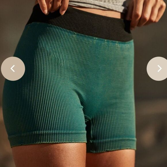 Nwt FREE PEOPLE MOVEMENT SEAMLESS SHORT - VINTAGE TEAL BLUE - Picture 1 of 9